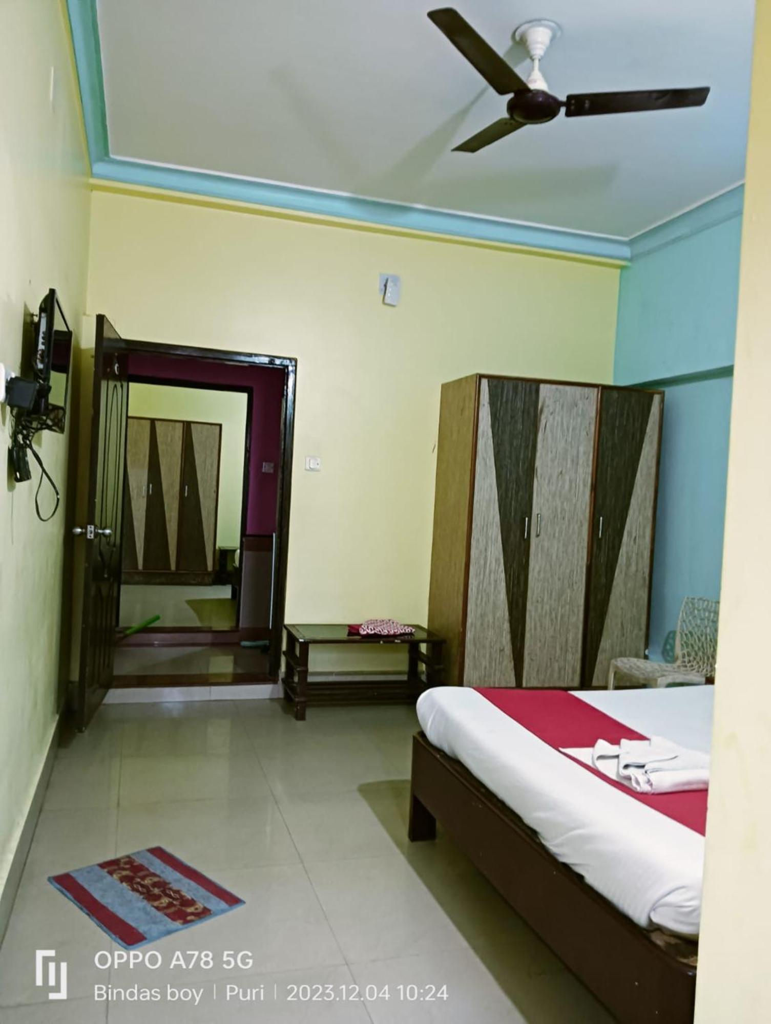 Hotel D2 Holiday Inn -Near Niladri Sea Beach - Puri - Official Verified Buitenkant foto