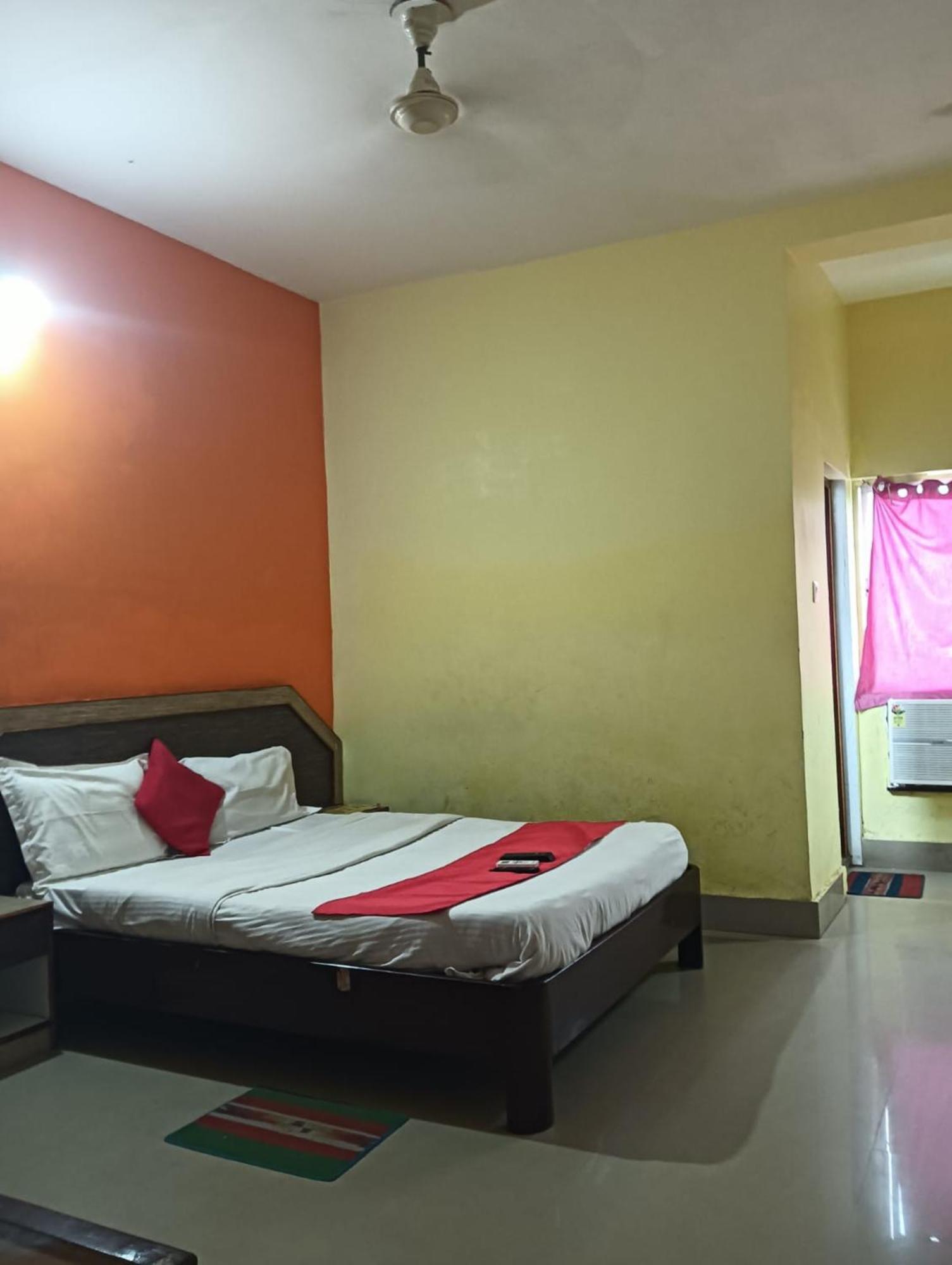 Hotel D2 Holiday Inn -Near Niladri Sea Beach - Puri - Official Verified Buitenkant foto