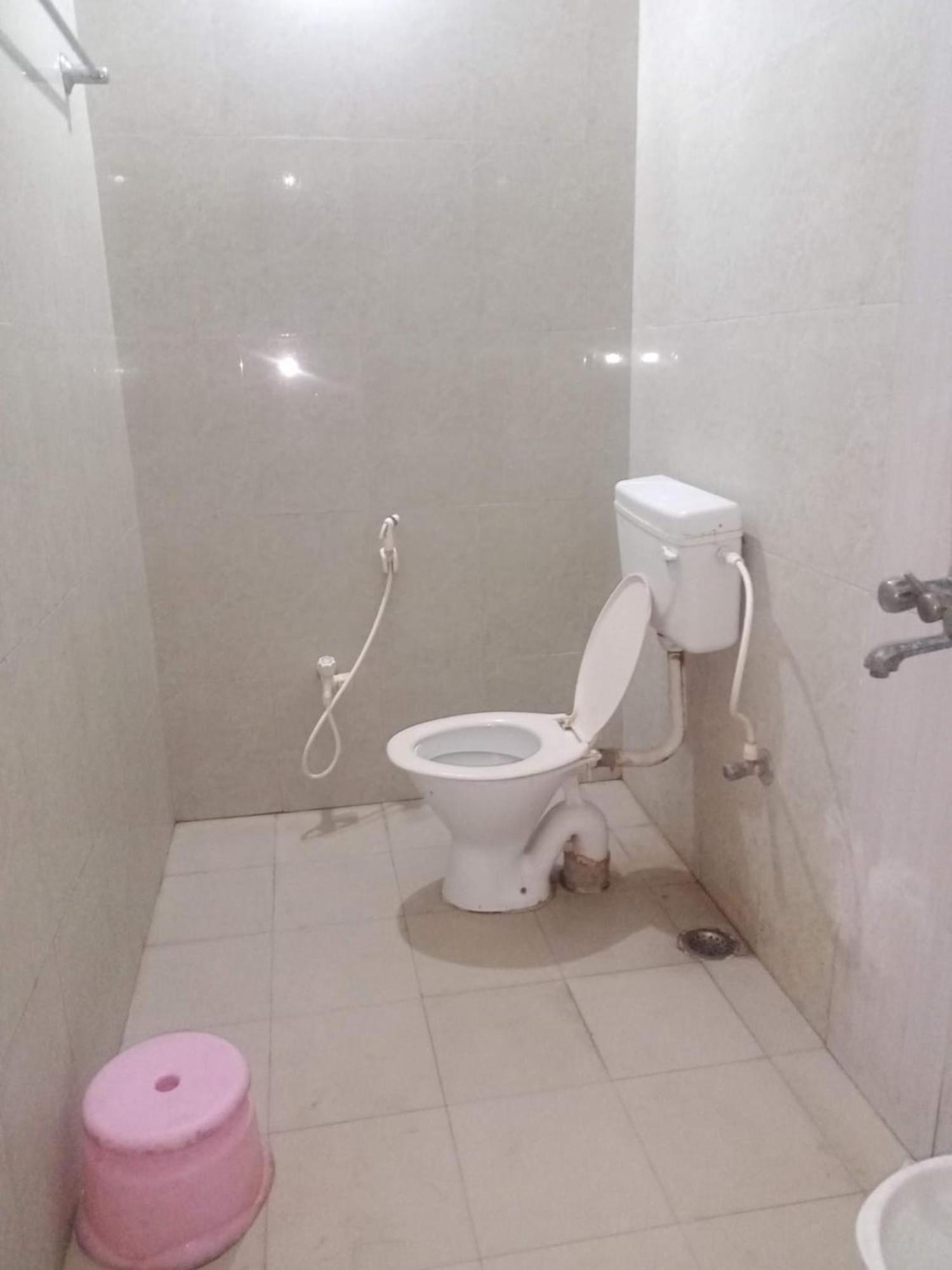 Hotel D2 Holiday Inn -Near Niladri Sea Beach - Puri - Official Verified Buitenkant foto