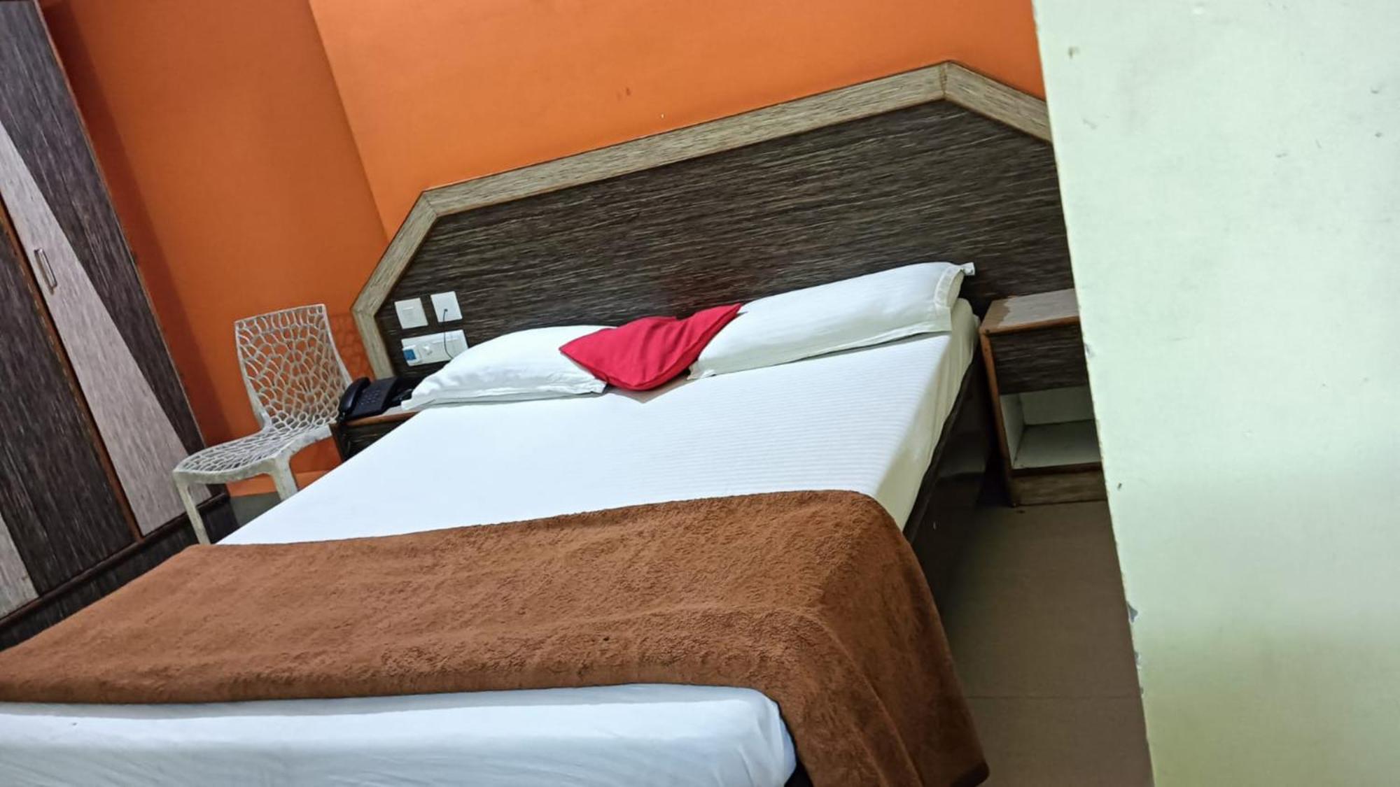 Hotel D2 Holiday Inn -Near Niladri Sea Beach - Puri - Official Verified Buitenkant foto