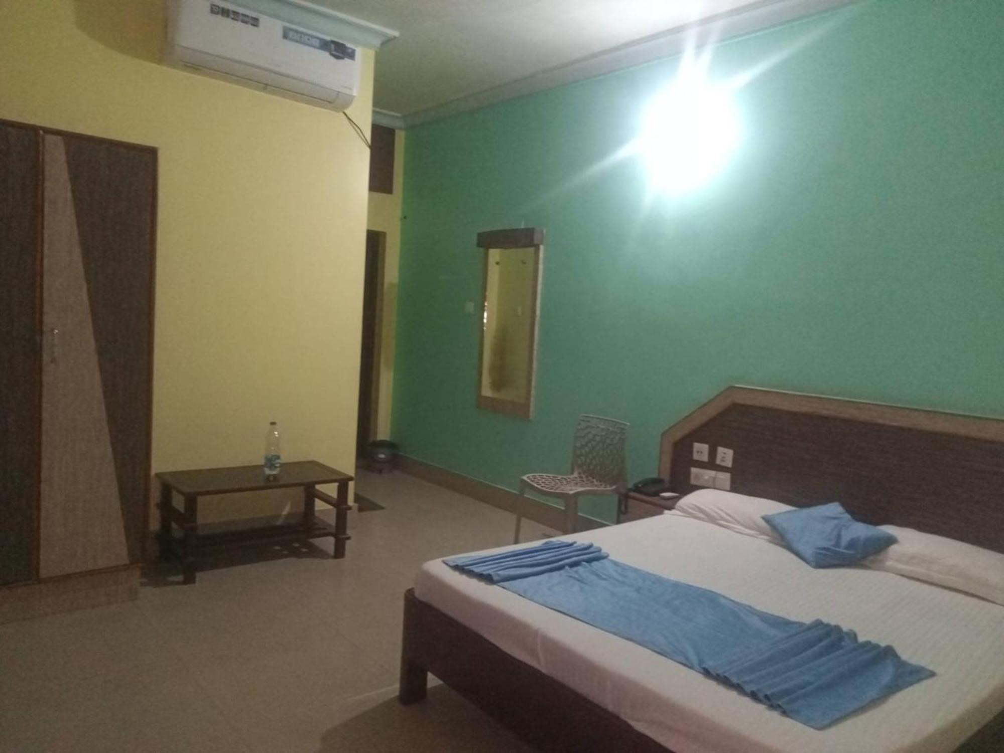Hotel D2 Holiday Inn -Near Niladri Sea Beach - Puri - Official Verified Buitenkant foto