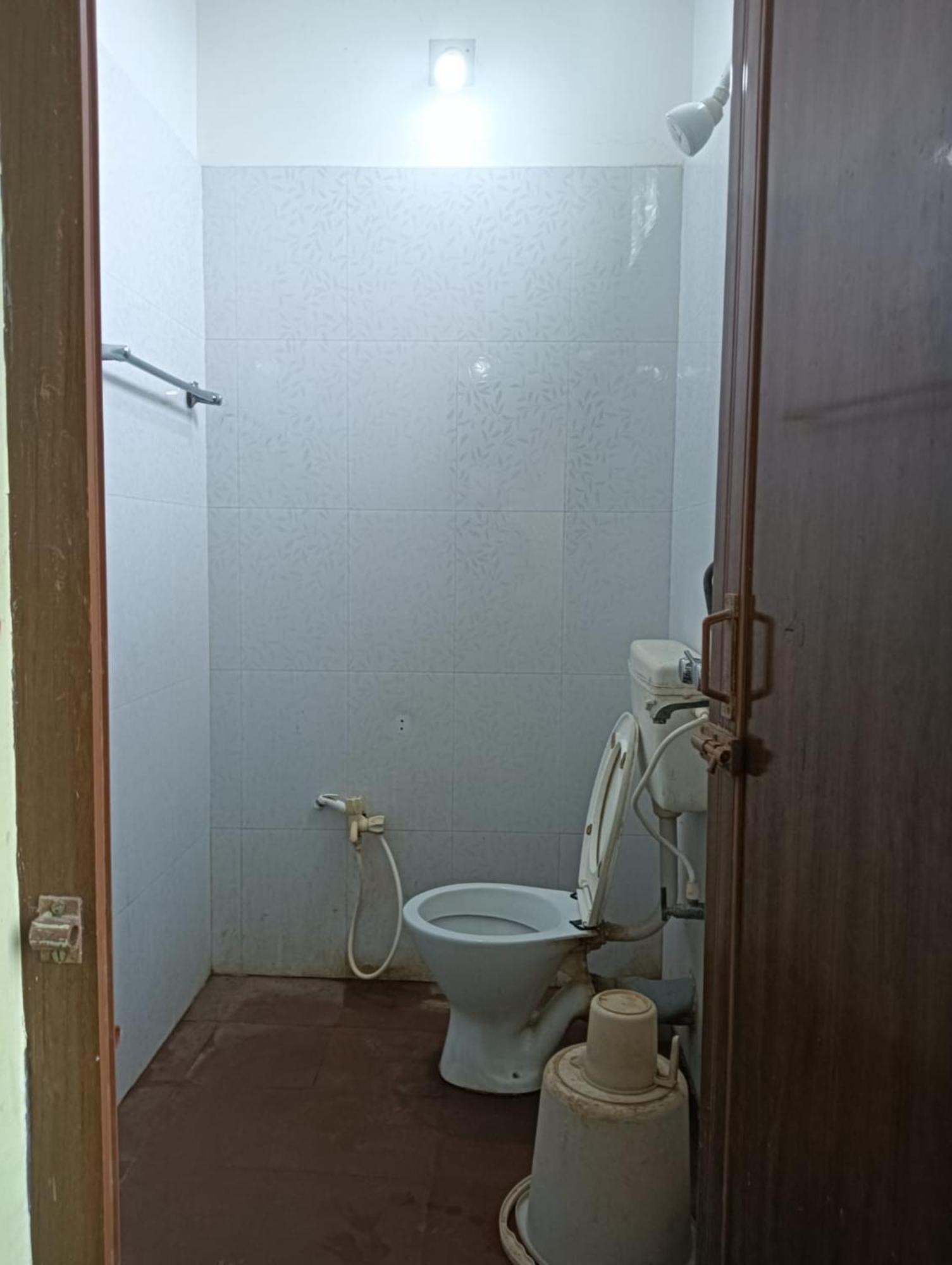 Hotel D2 Holiday Inn -Near Niladri Sea Beach - Puri - Official Verified Buitenkant foto