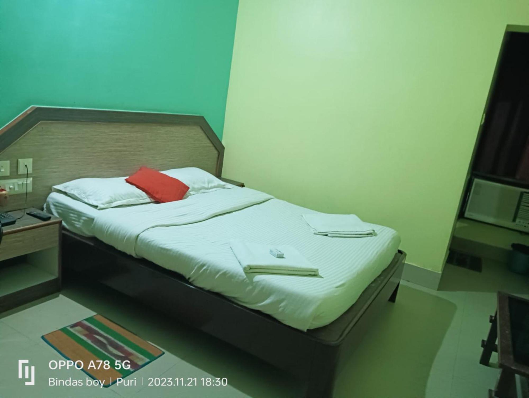 Hotel D2 Holiday Inn -Near Niladri Sea Beach - Puri - Official Verified Buitenkant foto