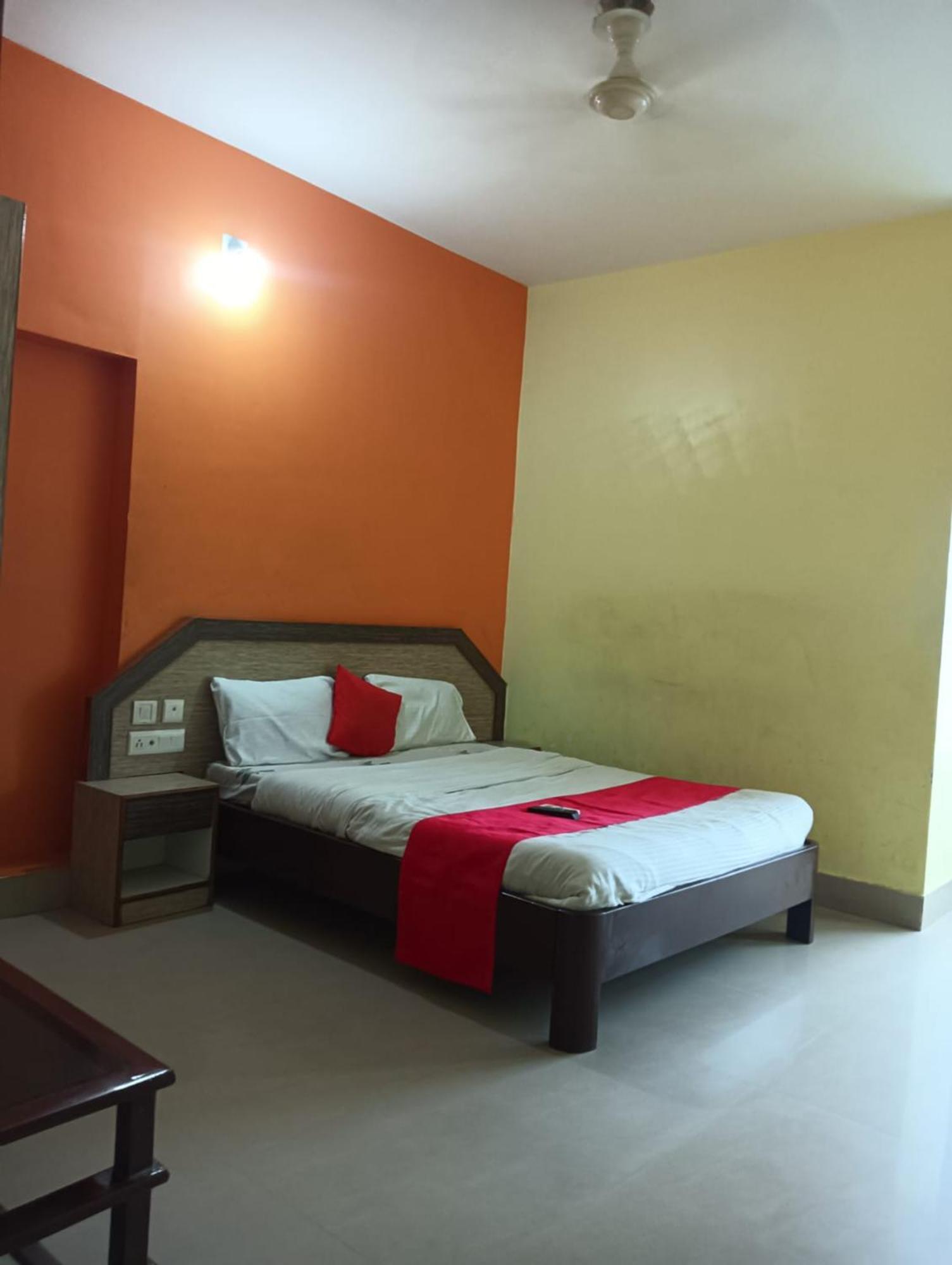 Hotel D2 Holiday Inn -Near Niladri Sea Beach - Puri - Official Verified Buitenkant foto